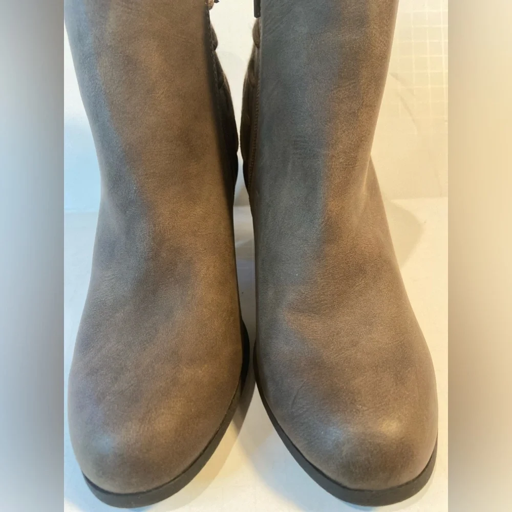 Madden Girl~Deliite~Faux Leather Ankle Boot~Criss Cross String Detail~Size 7.5